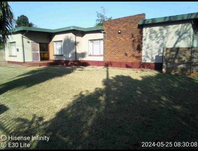4 BEDROOM HOUSE FOR SALE IN THE ORCHARDS